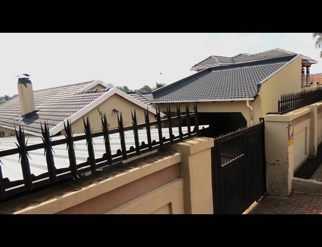 3 BEDROOM FREEHOLD FOR SALE IN KAGISO